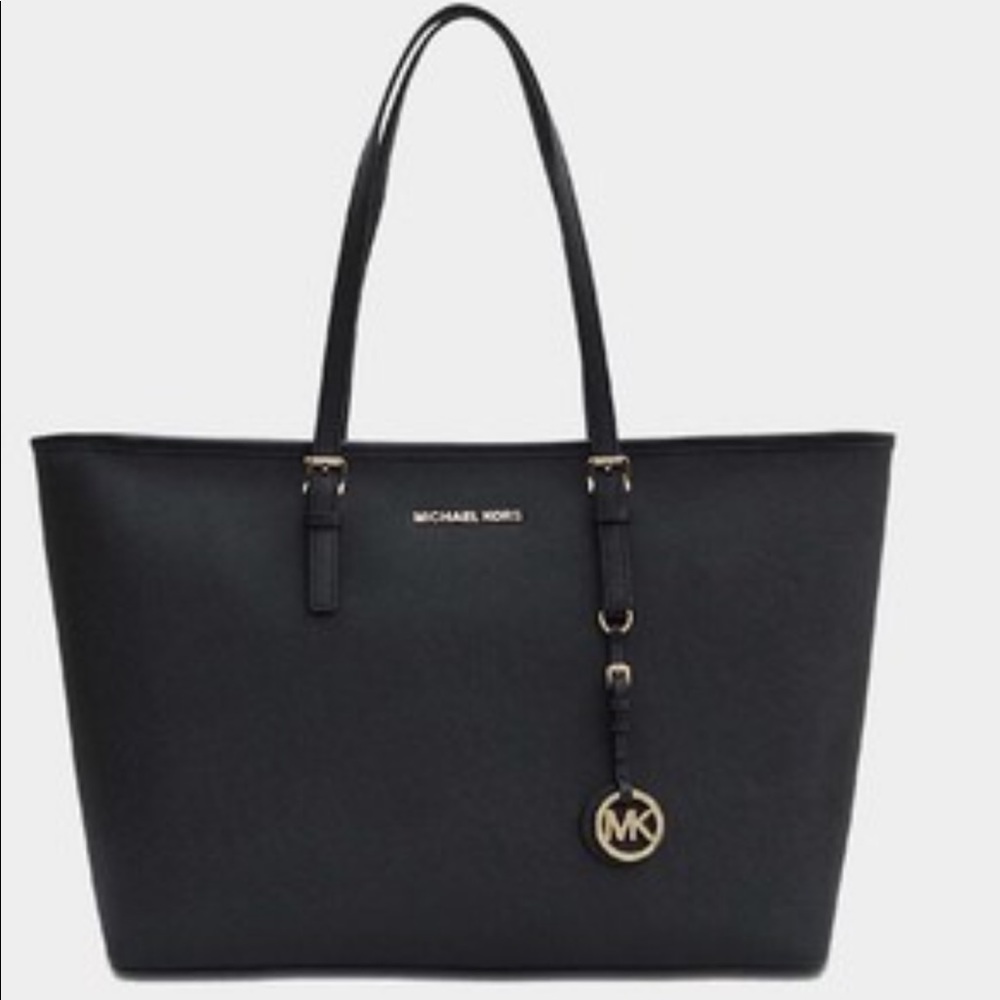 Michael Kors Jet Set travel bag with zipper. Black